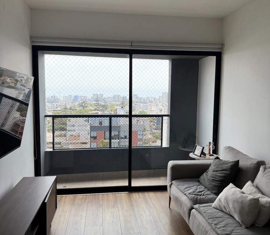 900
