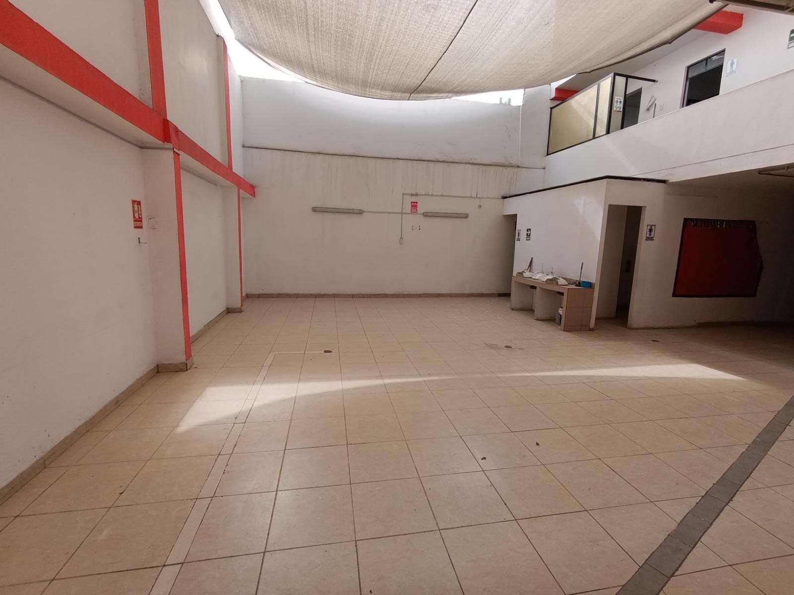 Se alquila local comercial de 4 pisos más azotea
