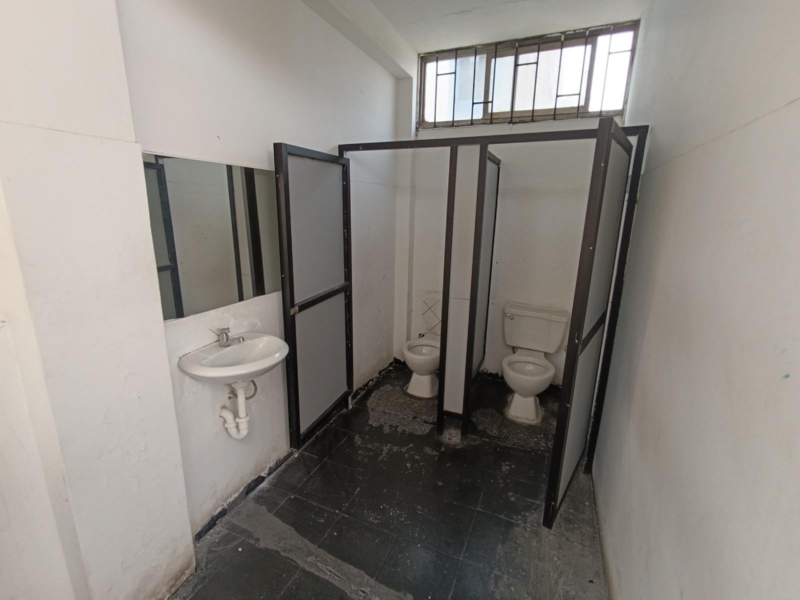 Se alquila local comercial de 4 pisos más azotea