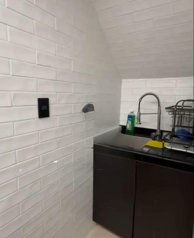 640