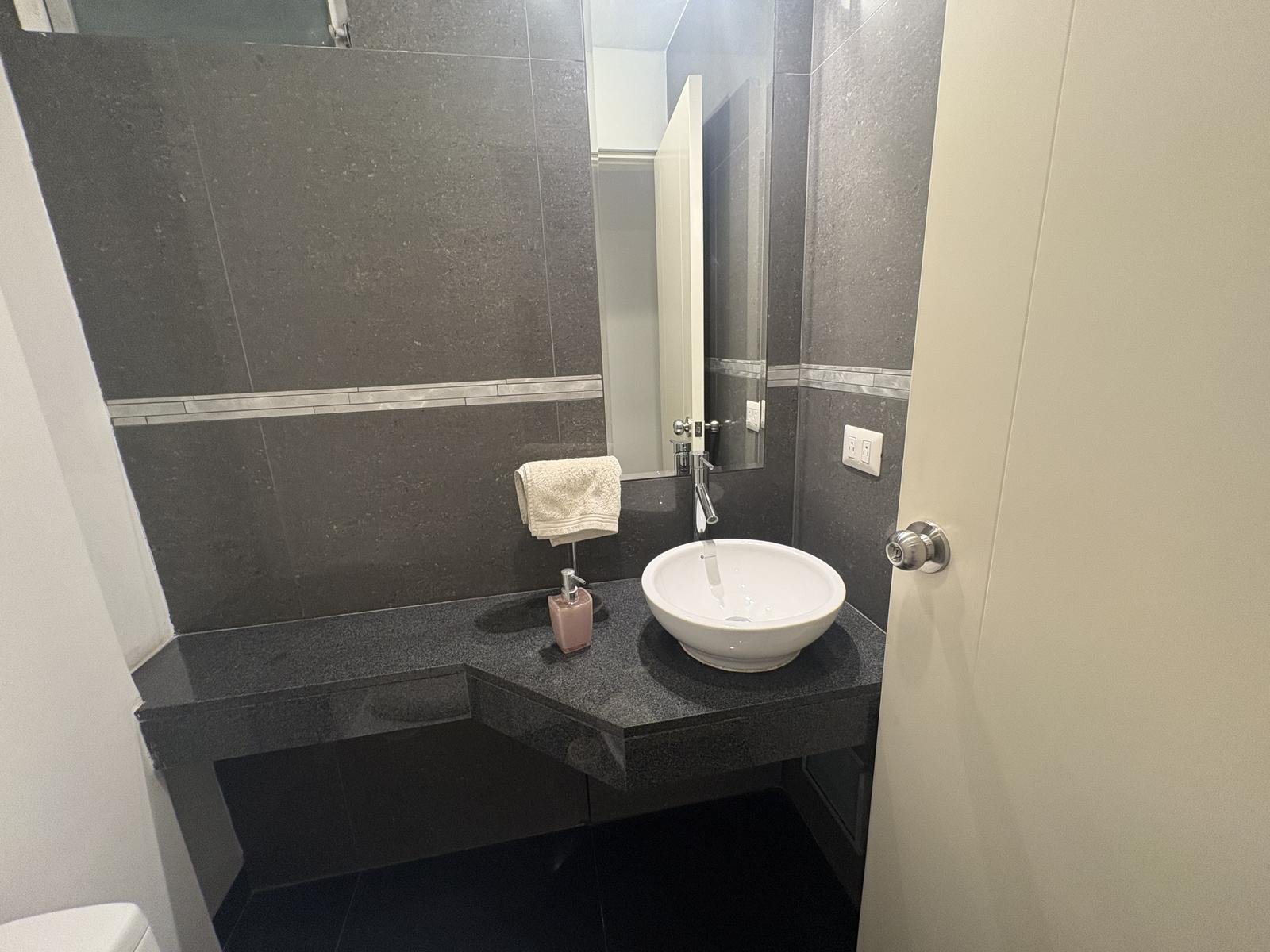 Vendo departamento en San Isidro con dos cocheras.