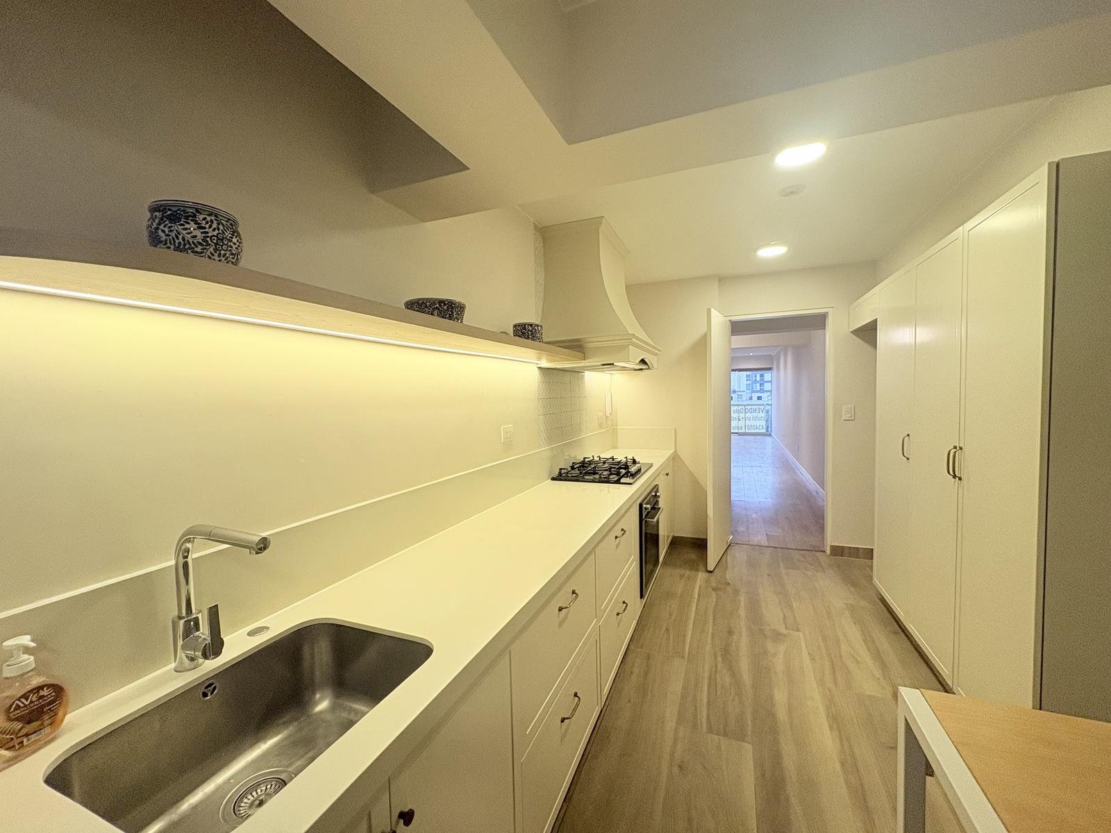 Vendo departamento en San Isidro con dos cocheras.