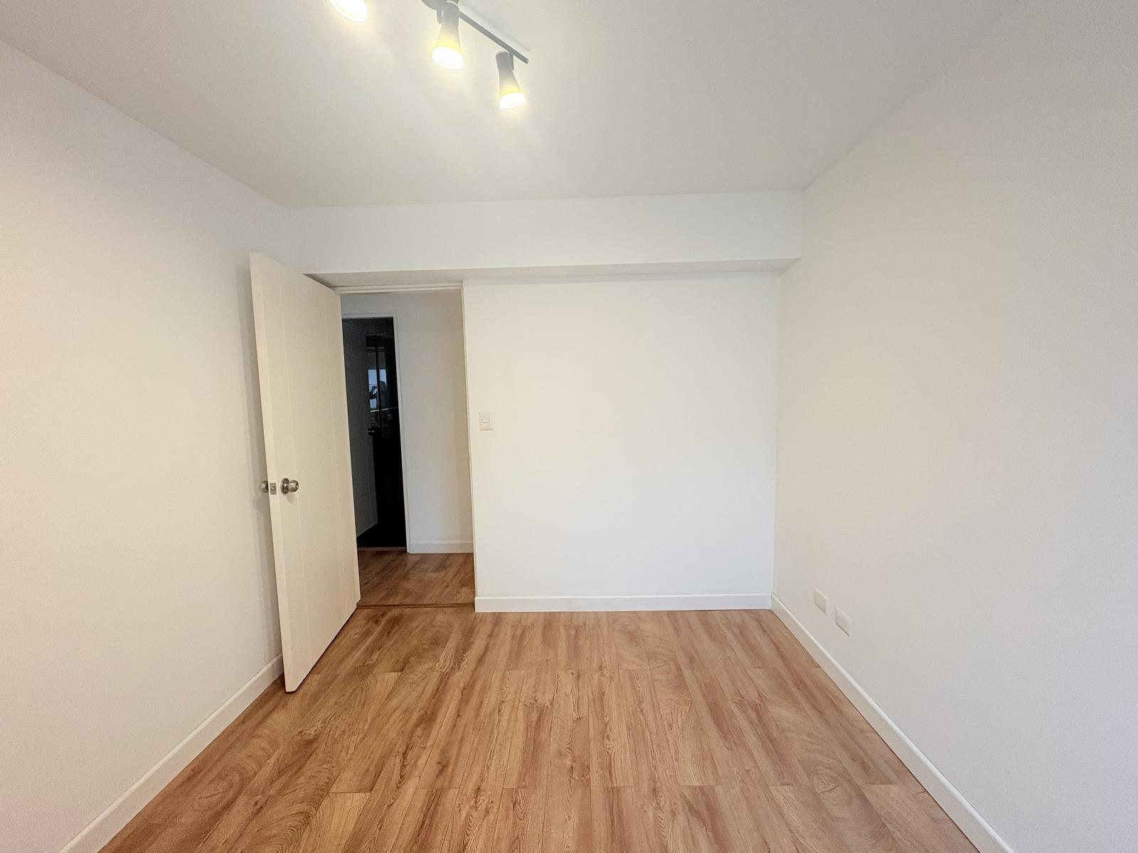 Vendo departamento en San Isidro con dos cocheras.