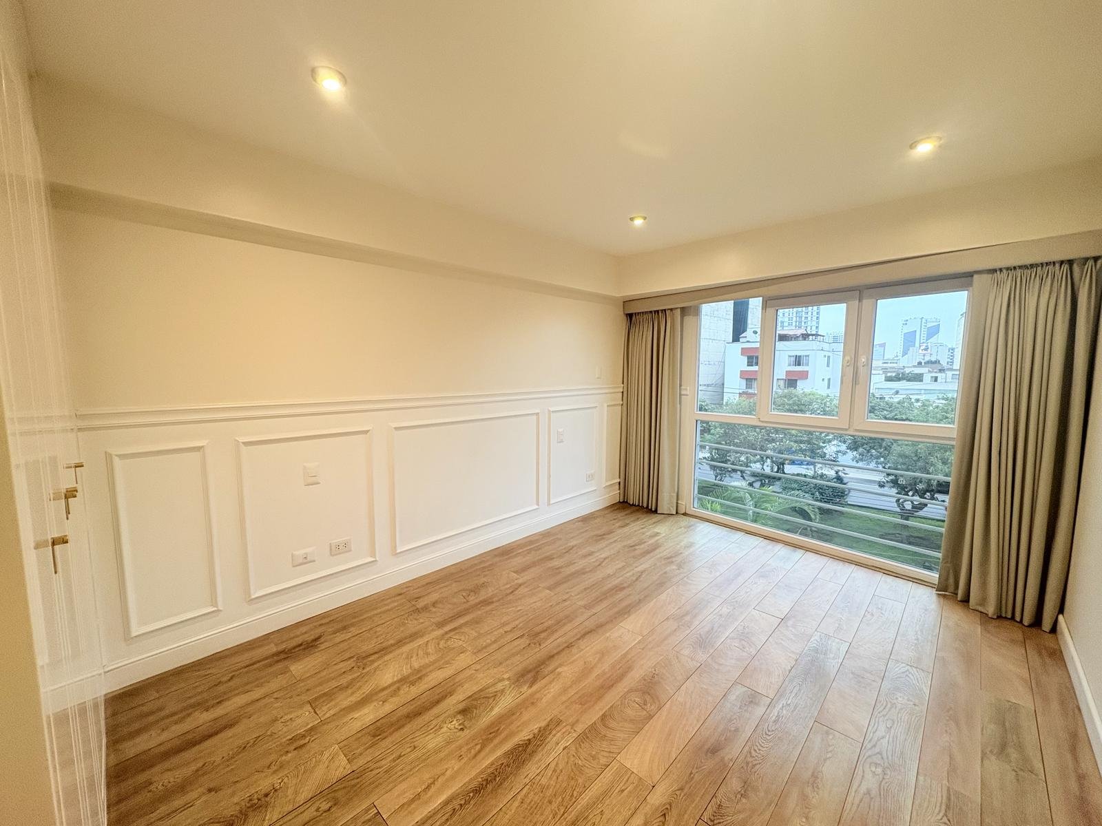Vendo departamento en San Isidro con dos cocheras.