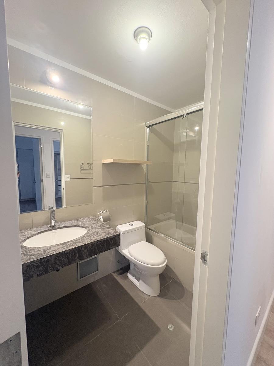 Vendo departamento en San Isidro con dos cocheras.