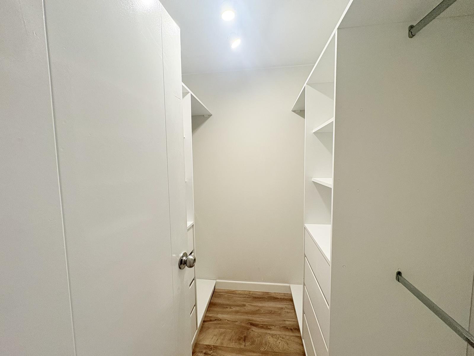 Vendo departamento en San Isidro con dos cocheras.