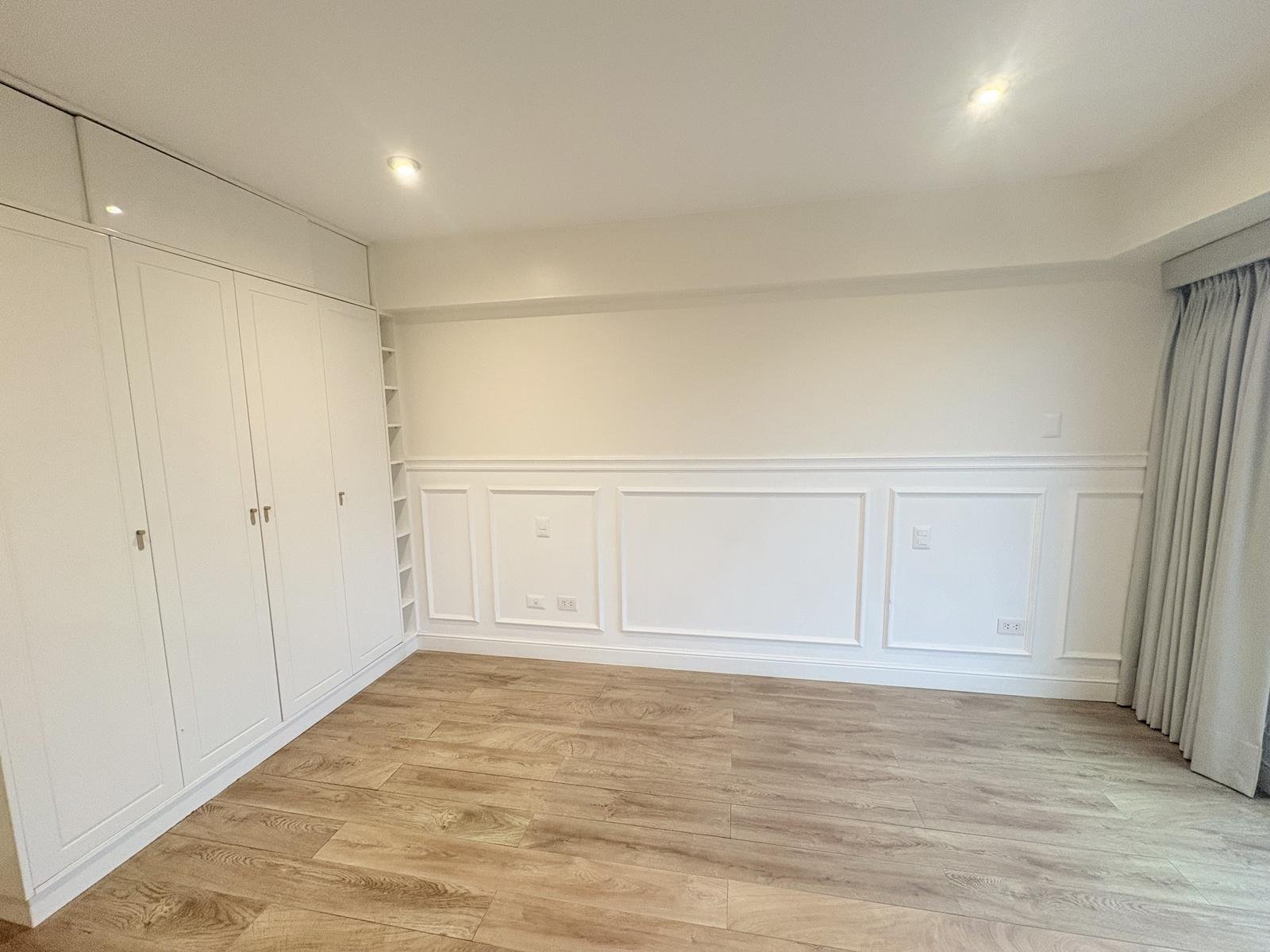 Vendo departamento en San Isidro con dos cocheras.