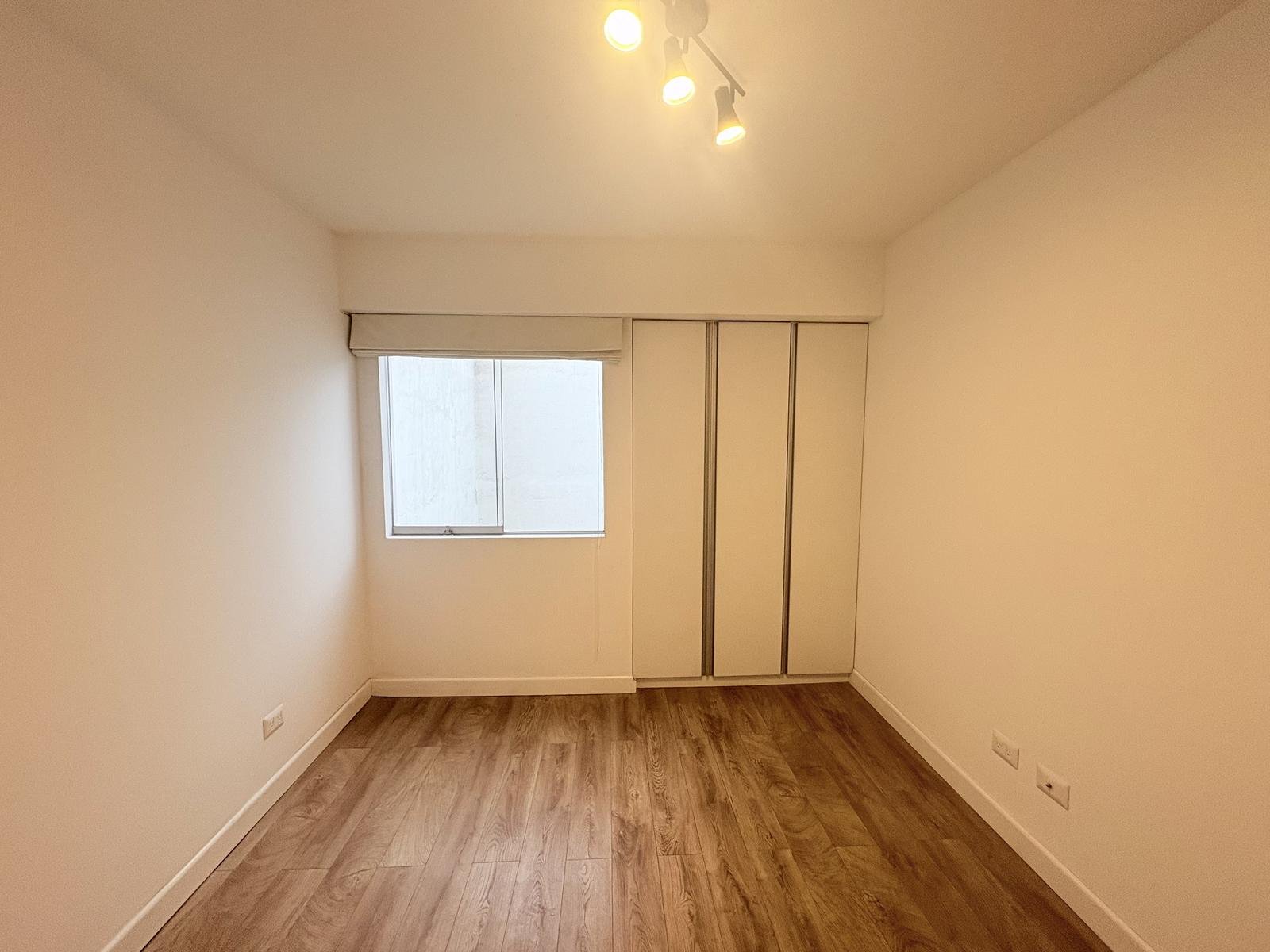 Vendo departamento en San Isidro con dos cocheras.