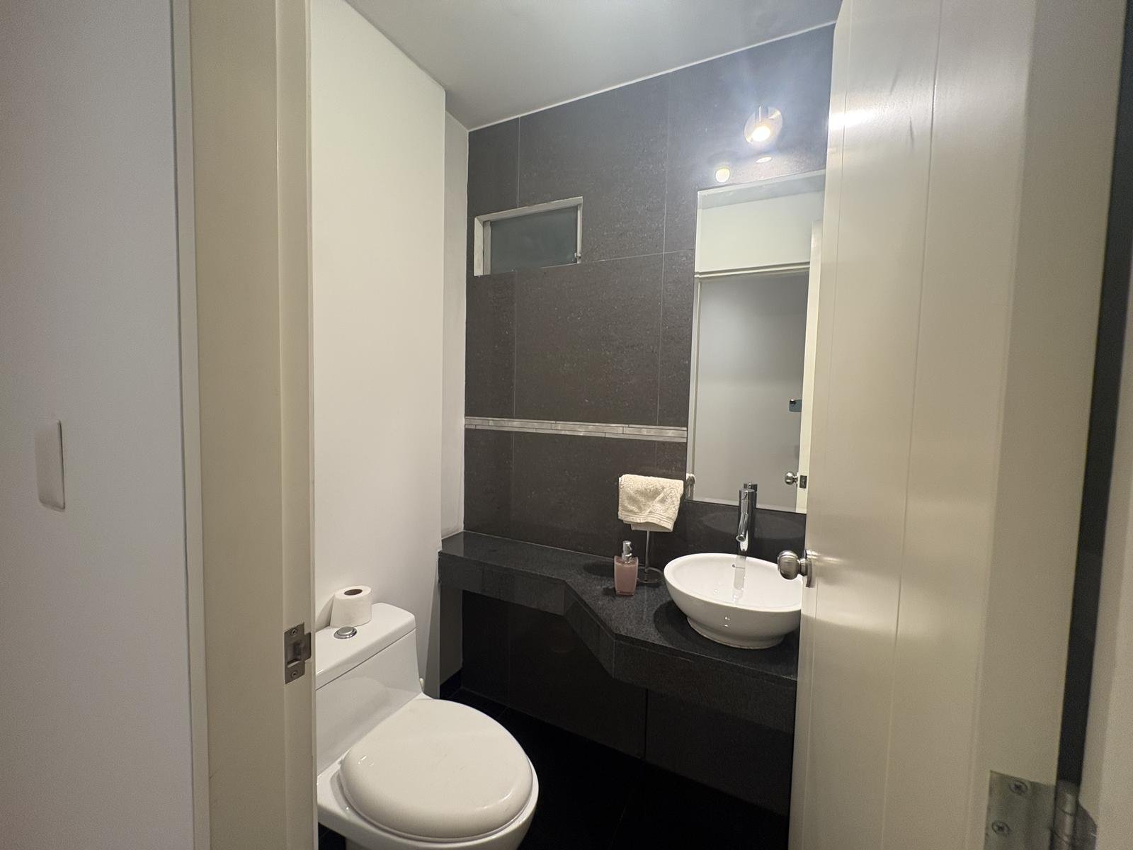 Vendo departamento en San Isidro con dos cocheras.