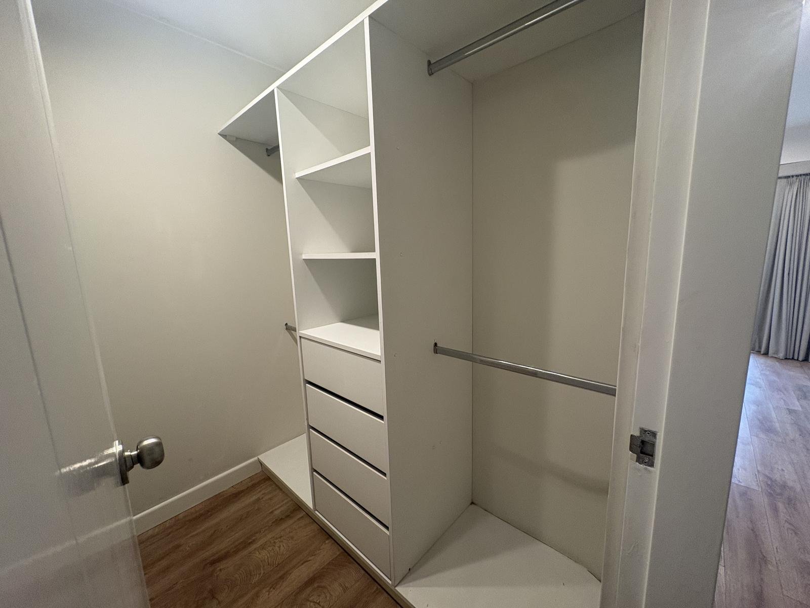 Vendo departamento en San Isidro con dos cocheras.