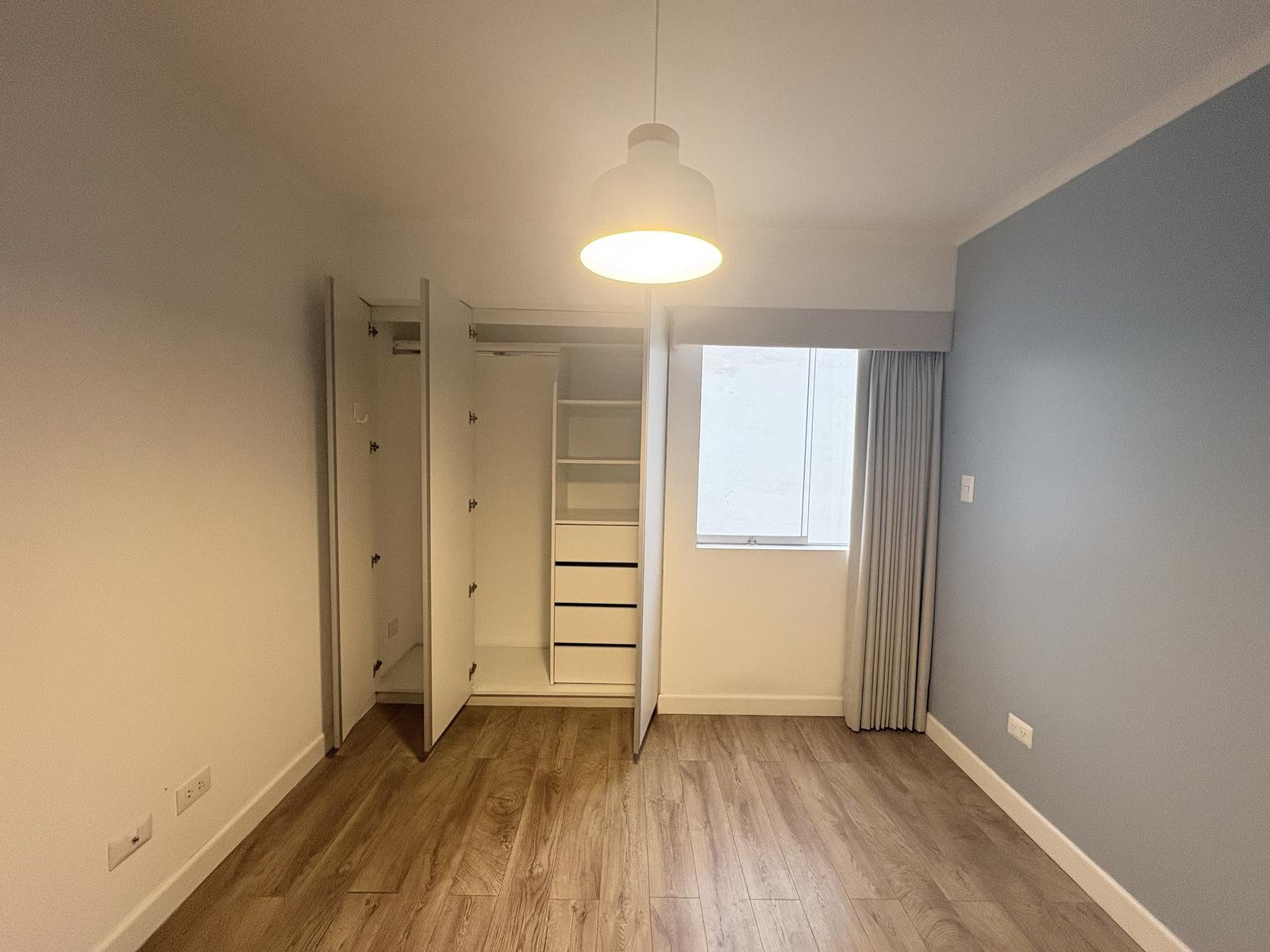 Vendo departamento en San Isidro con dos cocheras.