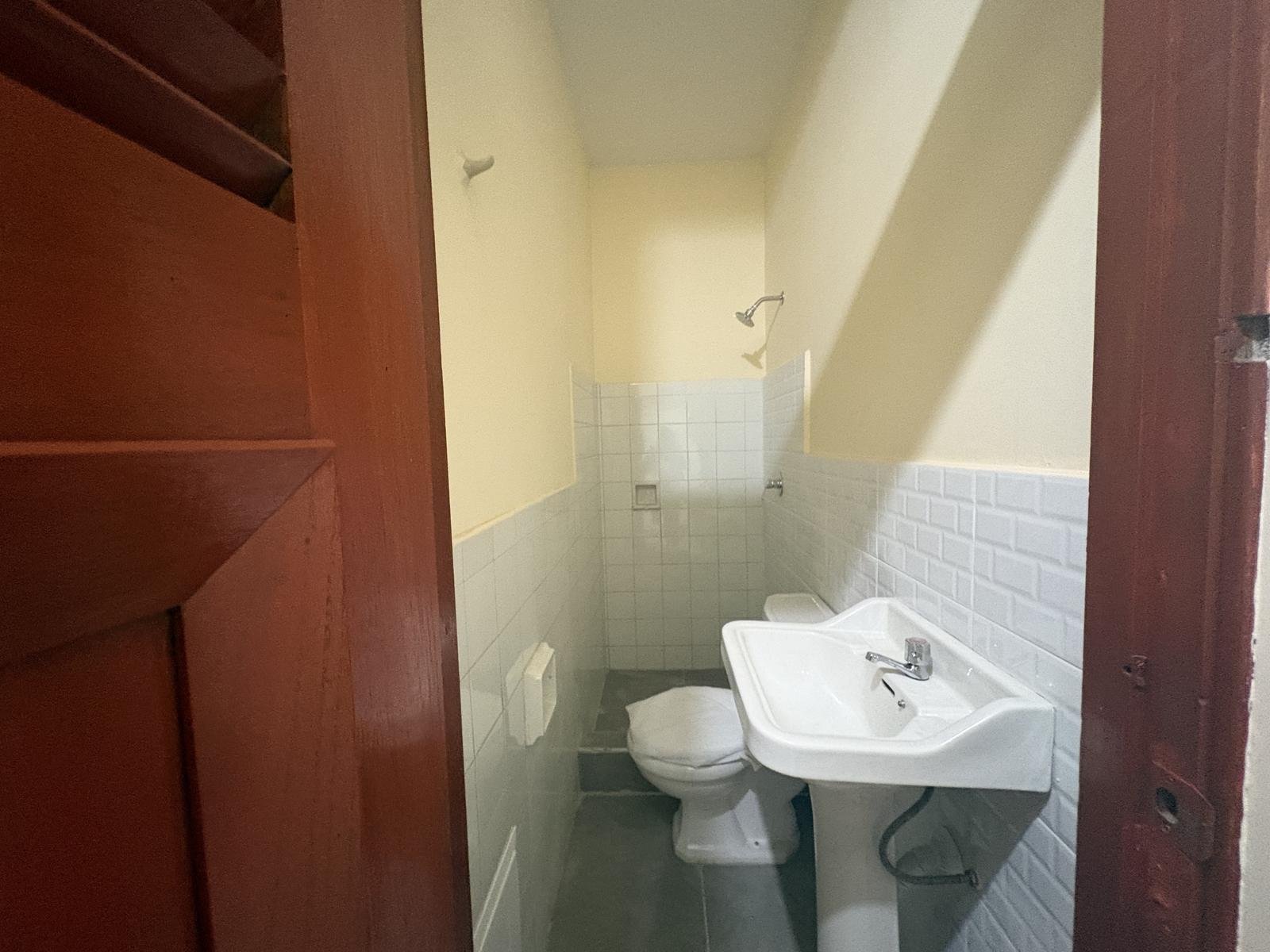 Alquiler local en Miraflores con dos baños