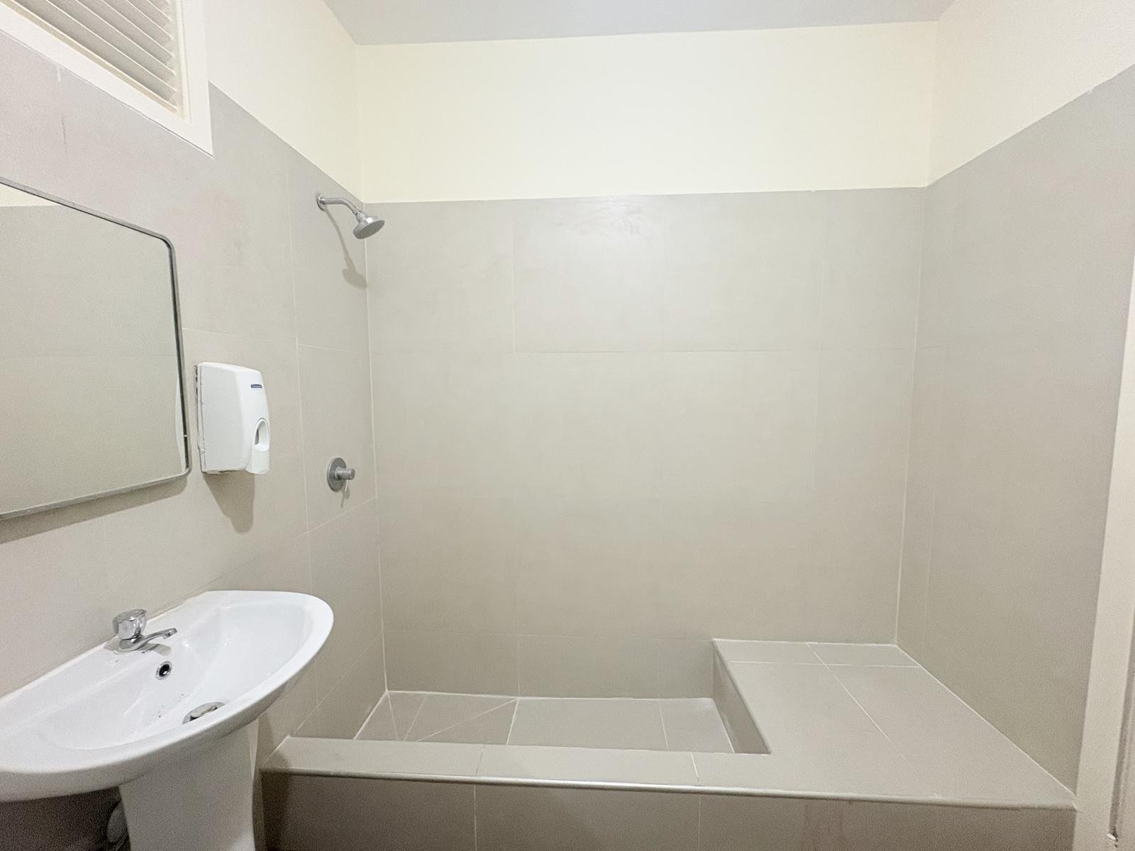 Alquiler local en Miraflores con dos baños